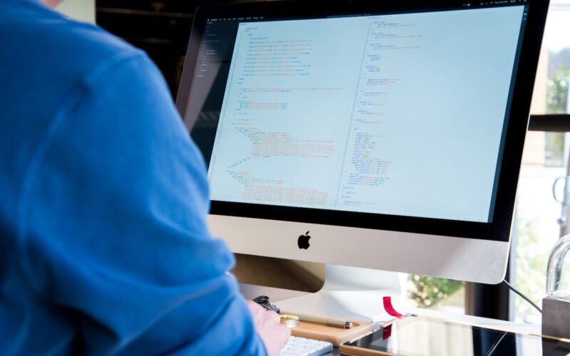 4 Bad Work Habits That Are Sabotaging Your Career