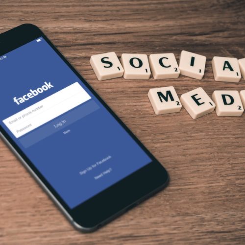 Eye-Opening Pros and Cons of Social Media Use