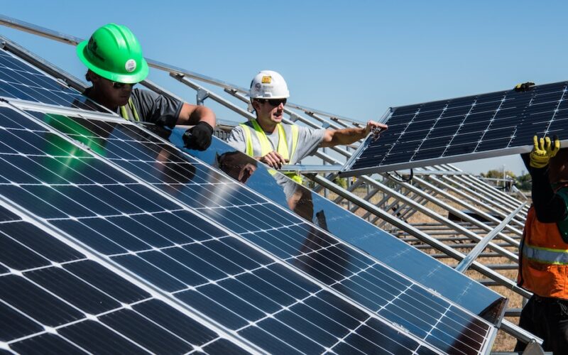 5 Reasons Why Using Solar Panels Are a Cleaner Way of Living