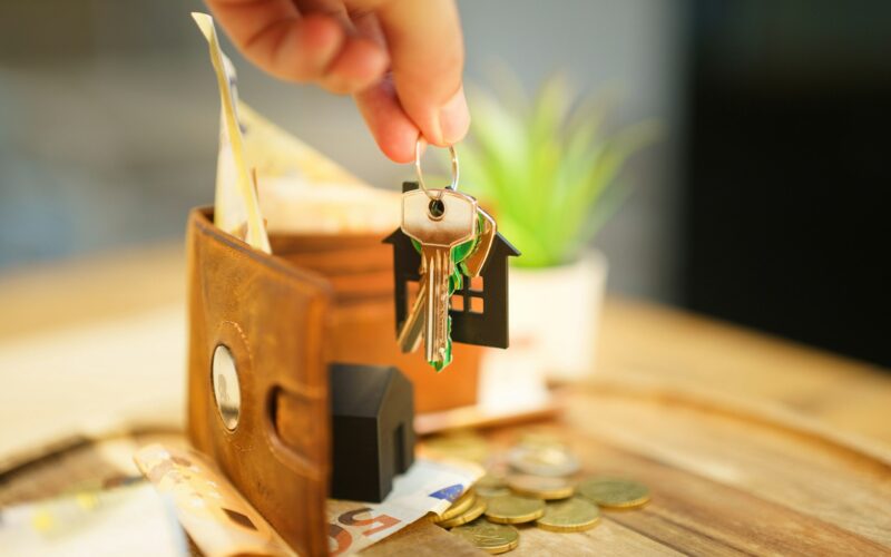 Real Estate Transactions: Navigating the Legal Maze with Confidence
