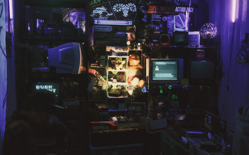 Building Connection in the Digital Age: Experts on Community, Health, and Influence