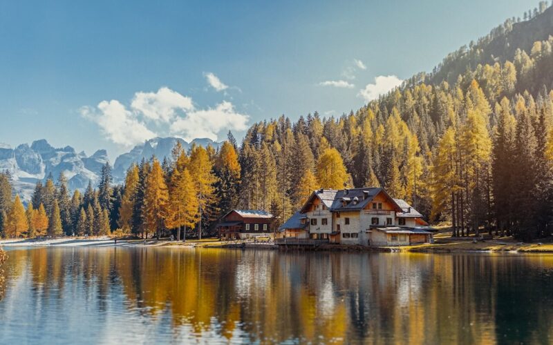 How Lake Houses Become the Perfect Reset for Busy Urban Professionals